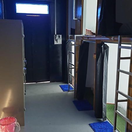 Kai Lions International Capsule Hostel Паксе Екстериор снимка