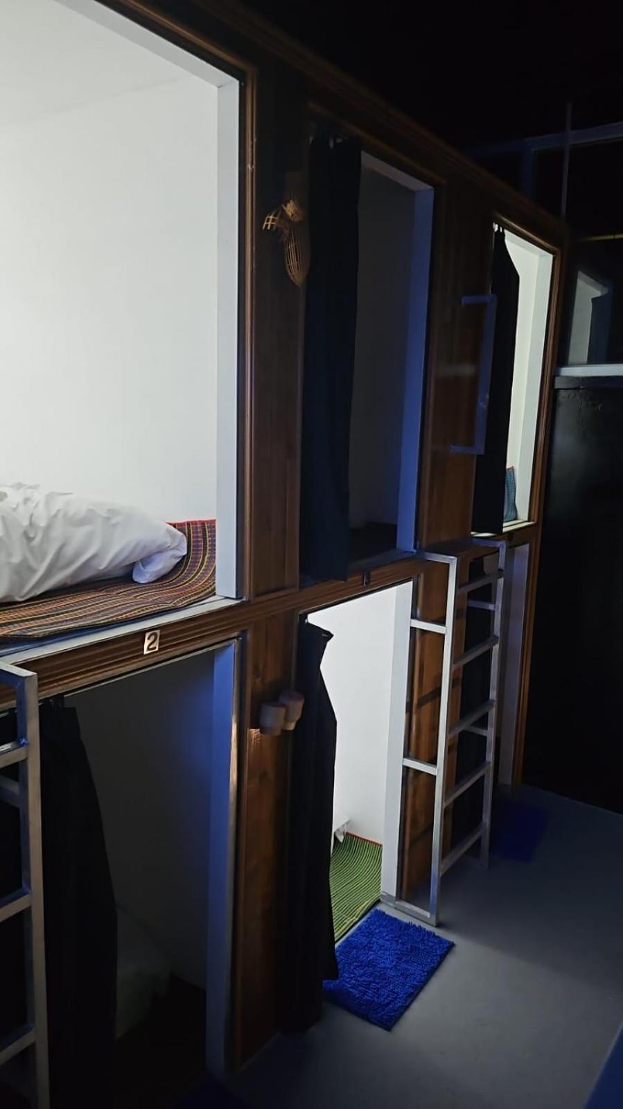 Kai Lions International Capsule Hostel Паксе Екстериор снимка