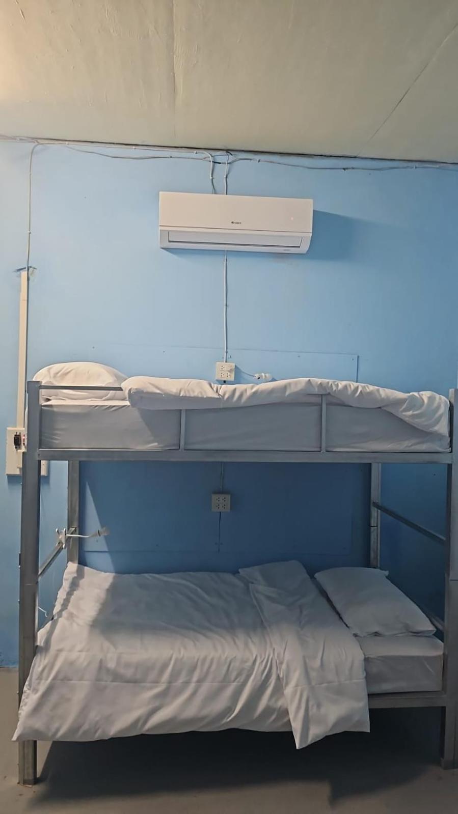 Kai Lions International Capsule Hostel Паксе Екстериор снимка