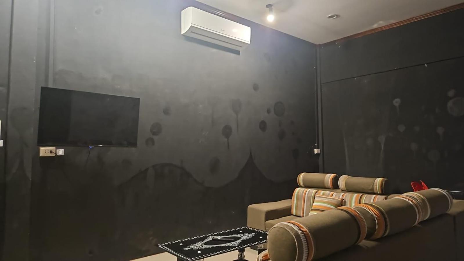 Kai Lions International Capsule Hostel Паксе Екстериор снимка