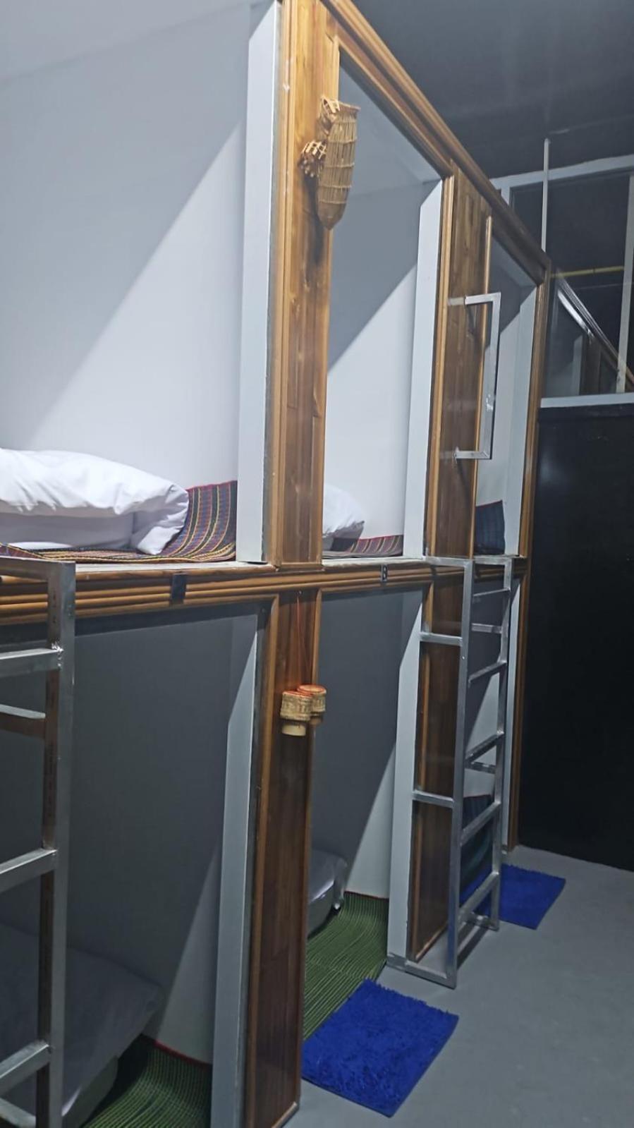 Kai Lions International Capsule Hostel Паксе Екстериор снимка