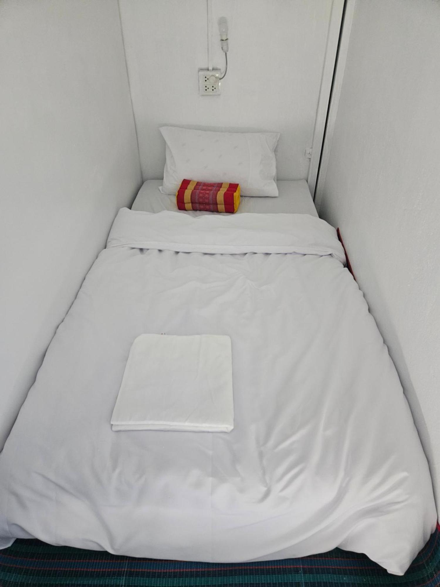 Kai Lions International Capsule Hostel Паксе Екстериор снимка