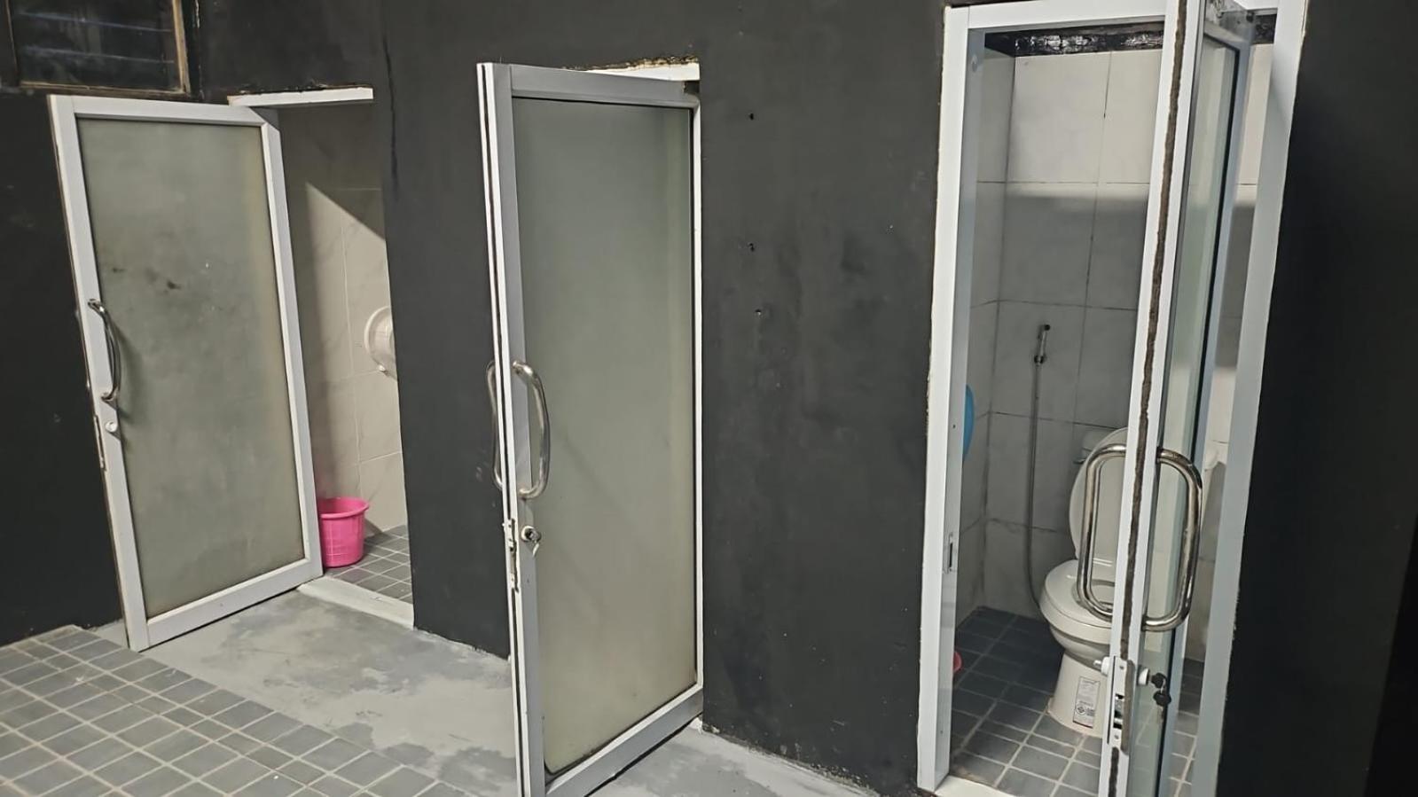 Kai Lions International Capsule Hostel Паксе Екстериор снимка